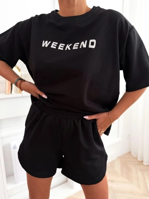 Komplet damski WEEKEND z luźną bluzką i krótkimi spodenkami
