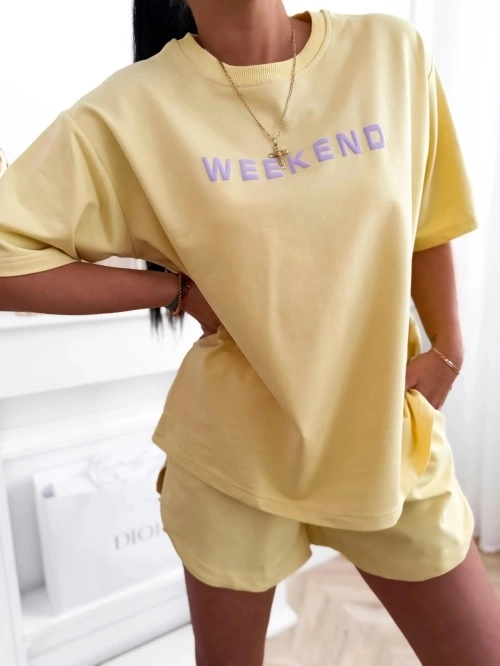 Komplet damski WEEKEND z luźną bluzką i krótkimi spodenkami
