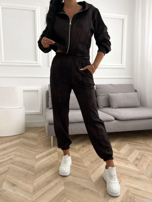 Komplet czarny soft-touch – krótka bluza i joggery