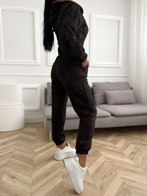 Komplet czarny soft-touch – krótka bluza i joggery