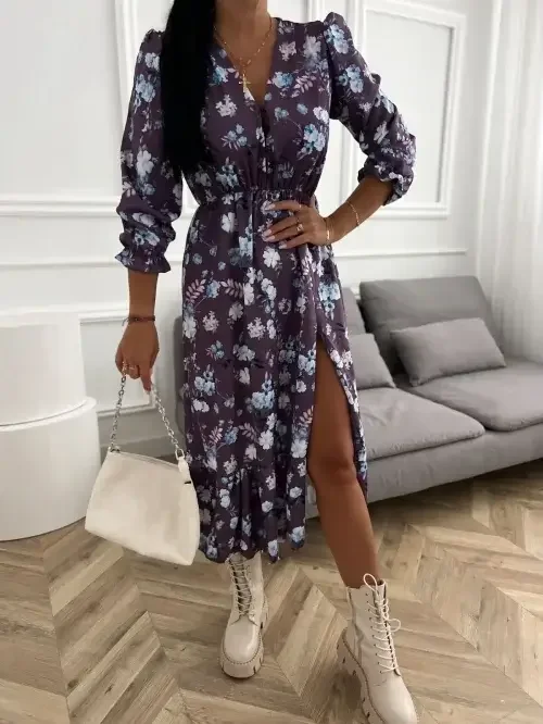 Śliwkowa sukienka midi w kwiaty z rozcięciem i długim rękawem Jenefer